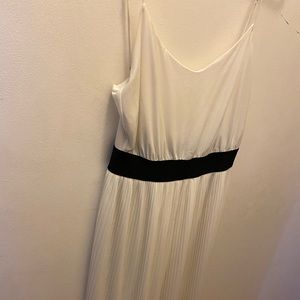 Zara Trafaluc White Pleated Dress, size M